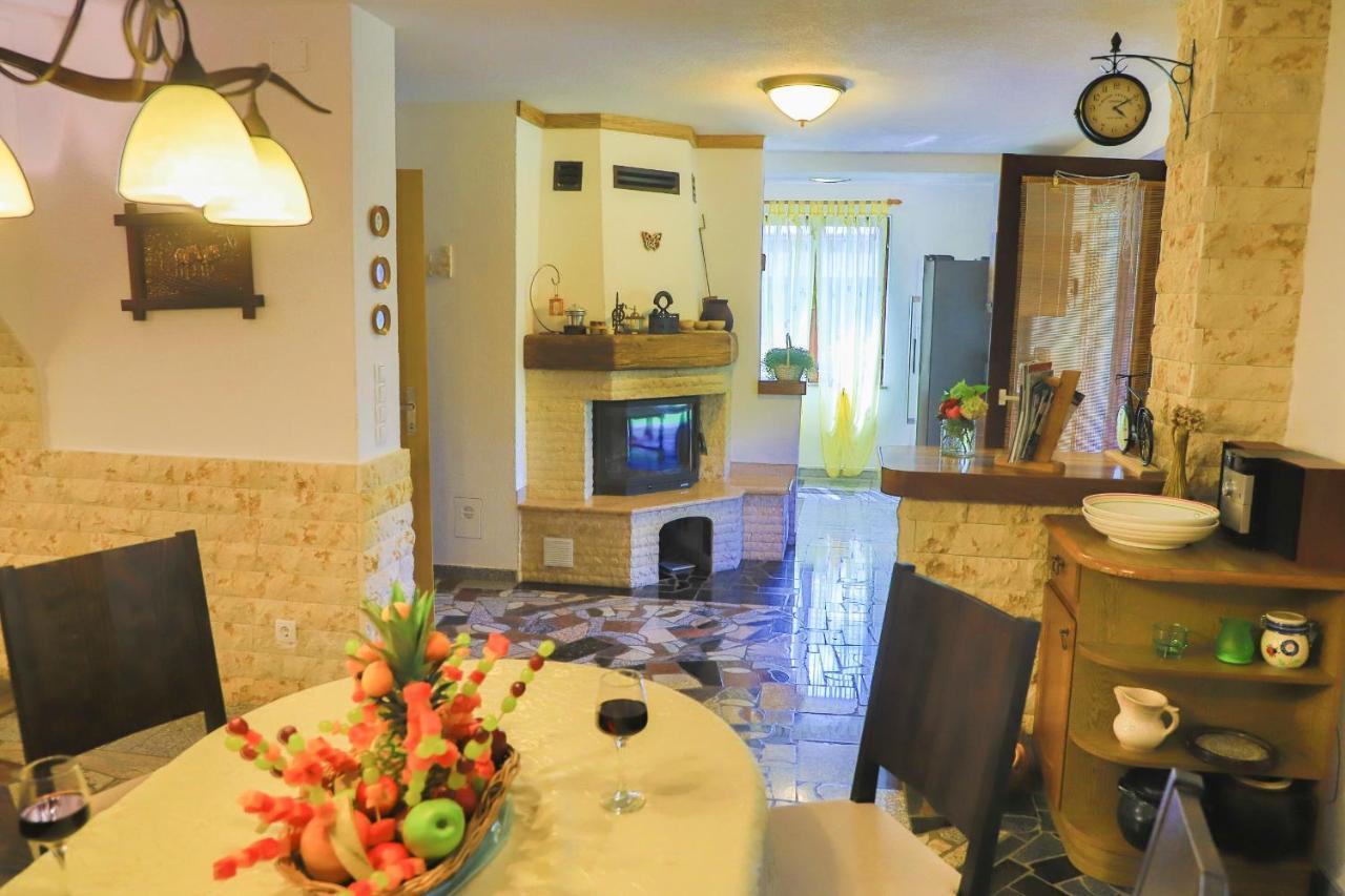 Apartments Oeneus Racic Exterior photo