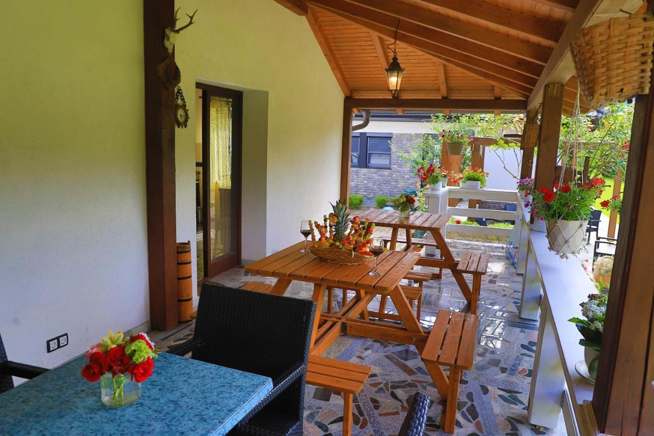 Apartments Oeneus Racic Exterior photo