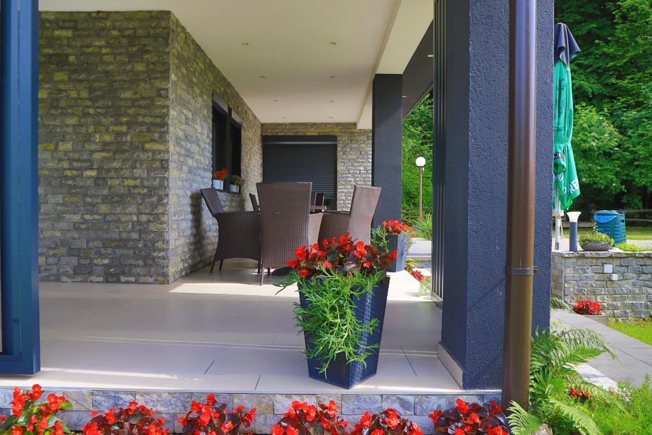 Apartments Oeneus Racic Exterior photo